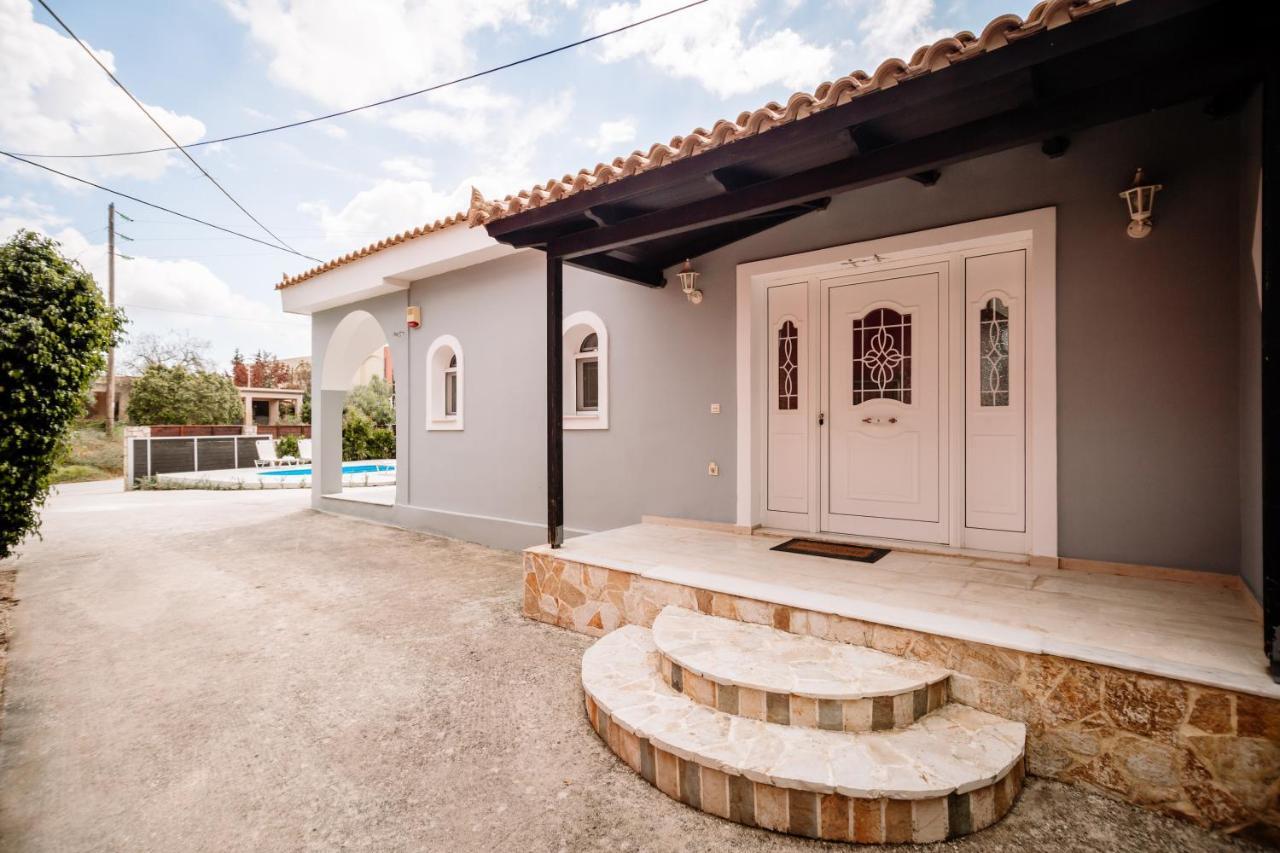 Rahes With Private Pool Áyios Kírikos